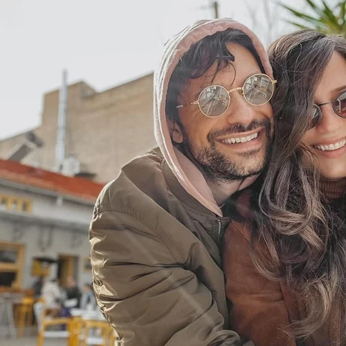 Ο Ορφέας Αυγουστίδης και η Γεωργία Κρασσά είναι πιο αγαπημένοι και ταιριαστοί από ποτέ | Η δημόσια εμφάνιση του αγαπημένου ζευγαριού στο Ηρώδειο