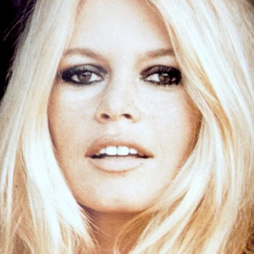 Κάποτε στη Βουλιαγμένη | Σπάνια φωτογραφία της Μπριζίτ Μπαρντό με μαγιό στην Ελλάδα το ‘69