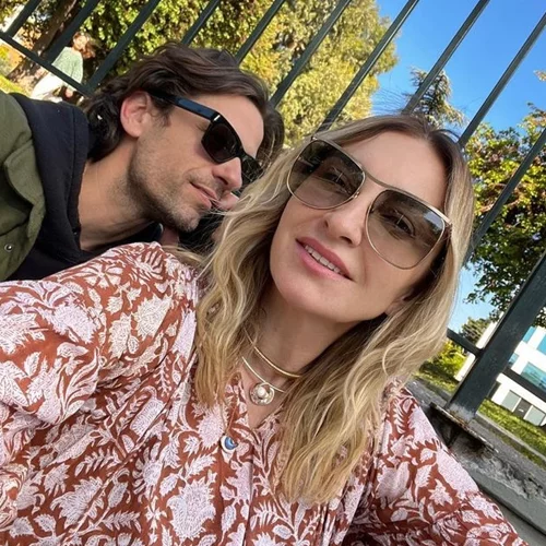 Η Ρούλα Ρέβη και ο Αποστόλης Τότσικας πιο αγαπημένοι και stylish από ποτέ σε δημόσια εμφάνιση