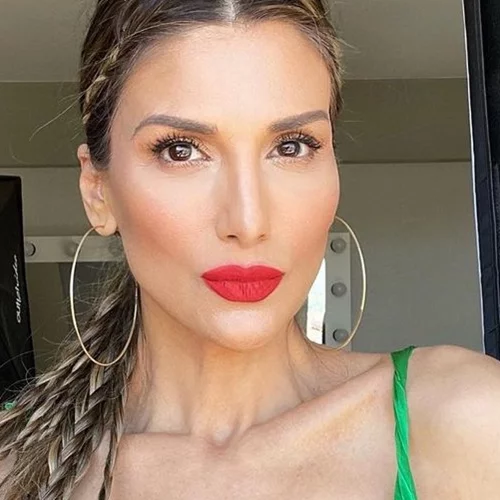 Ρούλα Σταματοπούλου | Ποζάρει με μαγιό κρατώντας στην αγκαλιά της των τριών μηνών γιο της