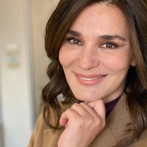 5 Ελληνίδες celebrities άνω των 50 που "αγκαλιάζουν" την ηλικία τους και δείχνουν ομορφότερες από ποτέ