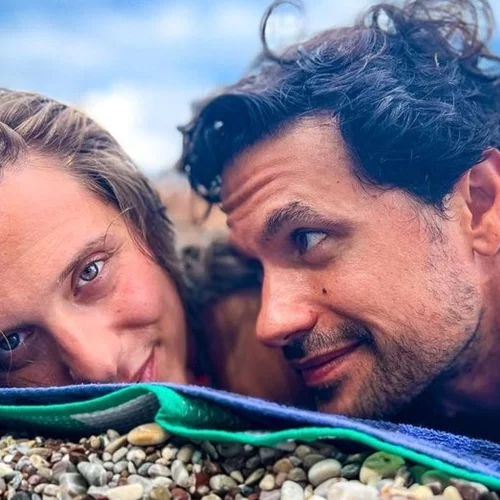 Ορφέας Αυγουστίδης - Γεωργία Κρασσά | Τρώνε πεπόνι με τον μονάκριβο γιο τους και το Instagram ‘λιώνει’