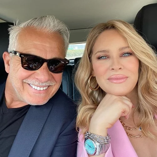 Ο Χάρης Χριστόπουλος έκανε ποδηλατάδα με τους γιους του στο κέντρο της Αθήνας και κατάφερε να κοιμίσει και τους δύο