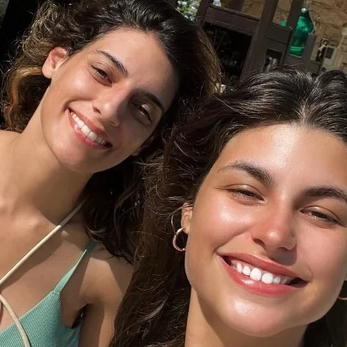 Δανάη Παππά - Χριστίνα Χειλά Φαμέλη | Οι πρωταγωνίστριες του "Σασμού" ποζάρουν με μαγιό και τα likes "πέφτουν βροχή"