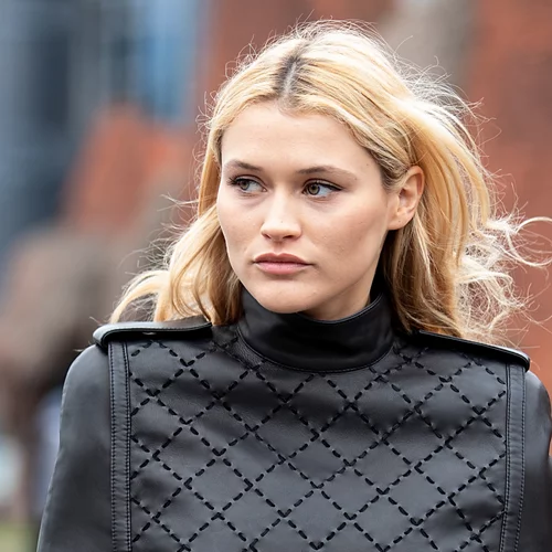 To #1 tip που ακολουθούν διαχρονικά οι Γαλλίδες για (ανεπιτήδευτα) τέλεια μαλλιά