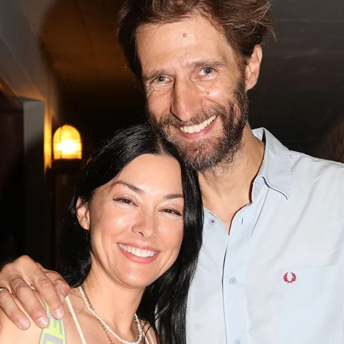 Νάντια Γιαννακοπούλου | Το ιδιαίτερο φόρεμα που επέλεξε να φορέσει στην Επίδαυρο και η γλυκιά φωτογραφία με τον αγαπημένο της, Μάξιμο Μουμούρη