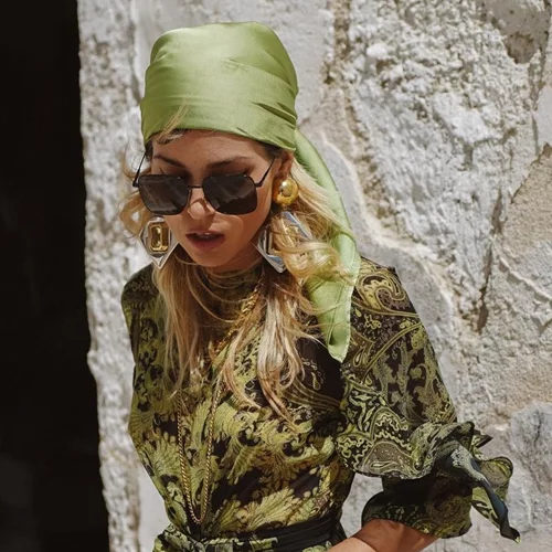 "Strawberry milk nails" | Όλες οι διάσημες Ελληνίδες που προτιμούν το πιο viral μανικιούρ για καλοκαίρι