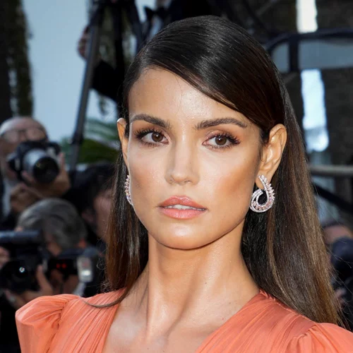 Γάμος σε νησί | 3 hair looks που θα σε χρίσουν την πιο chic καλεσμένη της βραδιάς