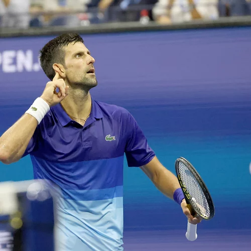 Βίντεο | Ο Novak Djokovic χορεύει συρτάκι πάνω στον διάδρομο του γυμναστηρίου