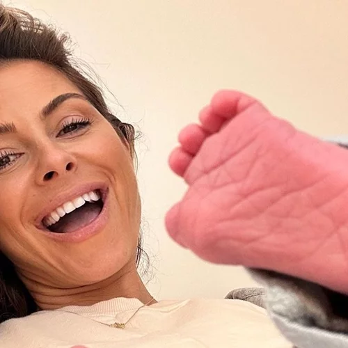 Η Μαρία Μενούνος είναι μία ευτυχισμένη μαμά | Οι υπέροχες φωτογραφίες με την κόρη της που αποδεικνύουν πόσο ξετρελαμένη είναι μαζί της