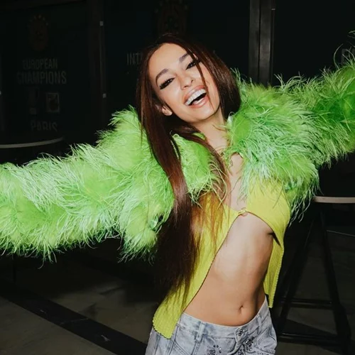 Ελένη Φουρέιρα | Οι σέξι φωτογραφίες στην πισίνα του σπιτιού της φορώντας το πιο μικροσκοπικό μπικίνι