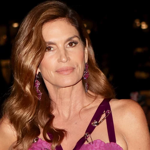 Cindy Crawford | Tο αγαπημένο της πολυτελές άρωμα έχει μια εσάνς ζουμερών φρούτων και γιασεμιού