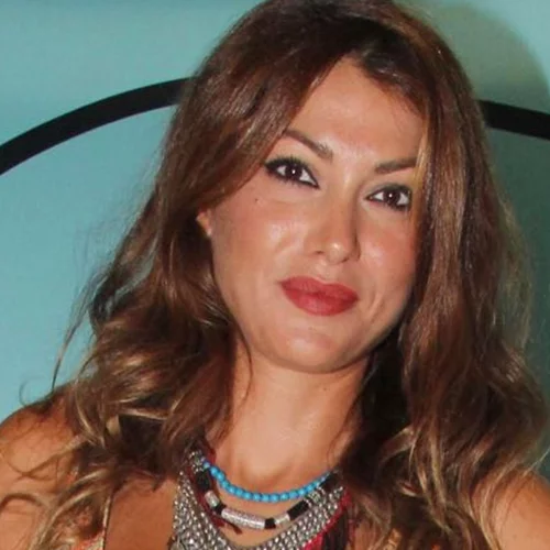 H Κλέλια Ρένεση μόλις βάπτισε την τεσσάρων ετών κόρη της | Οι γλυκές φωτογραφίες από το μυστήριο