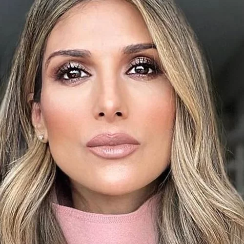 Η Ρούλα Σταματοπούλου στόλισε το Χριστουγεννιάτικο δέντρο της με τη βοήθεια του γλυκύτατου γιου της, Άγγελου