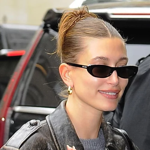 Το σέξι χτένισμα που απογειώνει κάθε καρέ κούρεμα δίνει άφθονο όγκο στα λεπτά μαλλιά