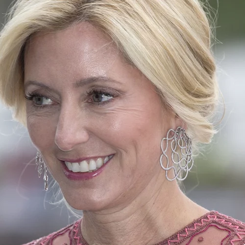 Marie-Chantal | Το αντηλιακό με χρώμα στο οποίο ορκίζεται φέτος το καλοκαίρι