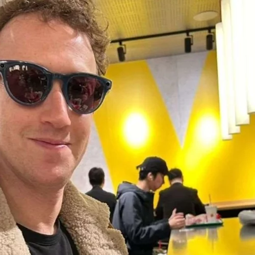 Σε άλλα νέα, ο Mark Zuckerberg κάνει τον Ευτύχη Μπλέτσα στην Ιαπωνία