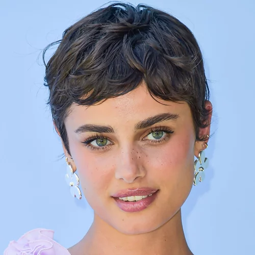 5 ενυδατικά lip balms που όμως έχουν (υπέροχη) απόδοση κραγιόν στα χείλη