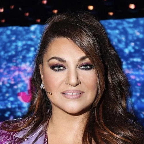 Σαν να μην πέρασε μια μέρα | Η Καίτη Γαρμπή σε εορταστικό εξώφυλλο 24 ολόκληρα χρόνια πριν