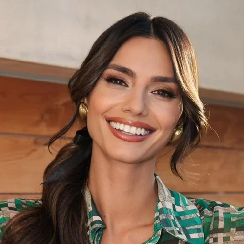 Ηλιάνα Παπαγεωργίου | Αυτό είναι το κλασικό χρώμα νυχιών που υιοθετεί ξανά και ξανά τελευταία