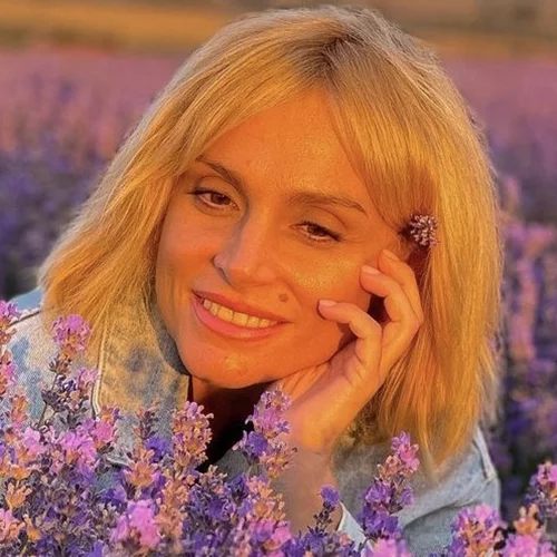 Η Ελεωνόρα Ζουγανέλη κάνει βόλτα στον Λυκαβηττό με την καλύτερη παρέα