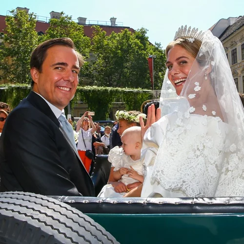 O παραμυθένιος γάμος της πριγκίπισσας Maria Anunciata | Οι δύο τιάρες, το εντυπωσιακό νυφικό και οι λαμπεροί καλεσμένοι