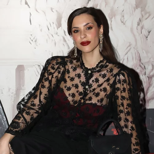 Ιζαμπέλλα Φούλοπ | Η σέξι εμφάνιση στην avant premiere για τα "Ανεμοδαρμένα Ύψη"