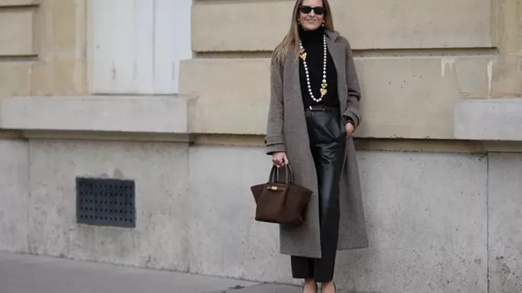 Οι 6 σουέτ τσάντες που θα αναβαθμίσουν το χειμερινό στιλ σας