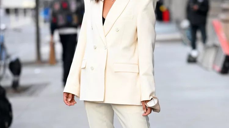Το λευκό κοστούμι είναι απαραίτητο | Πώς θα το φορέσεις φέτος το καλοκαίρι σύμφωνα με τους celebrities
