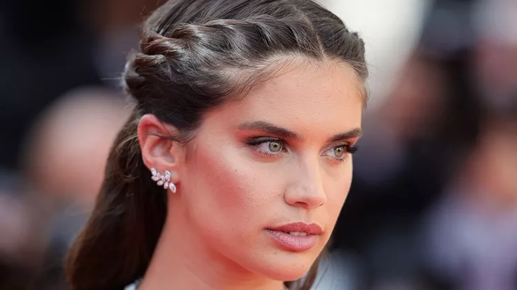 χρώμα μαλλιών για πράσινα μάτια