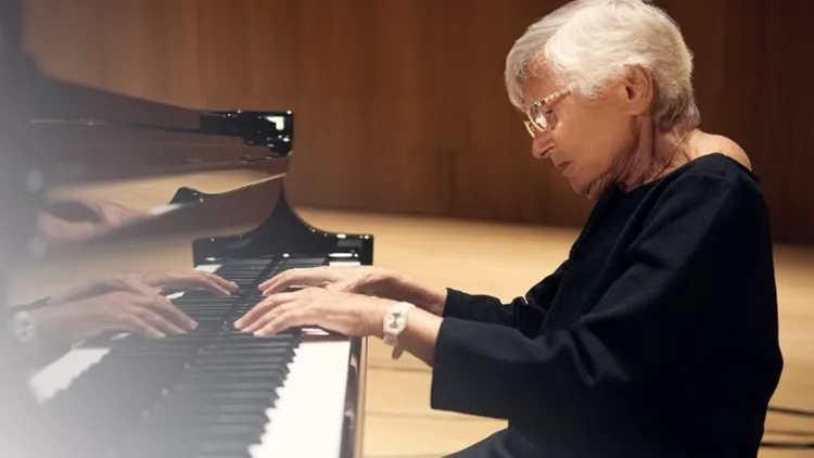 Life: Η πιανίστρια Ρουθ Σλετζίνσκα θα κυκλοφορήσει νέο άλμπουμ σε ηλικία 97 ετών