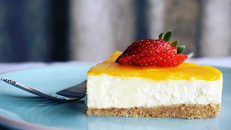 Cake with strawberry and biscuit