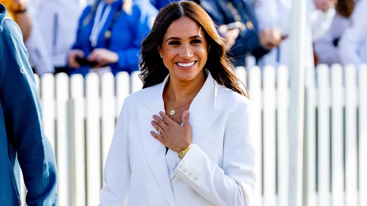 Η Meghan Markle με τα mules που θα φοράς όλη την άνοιξη