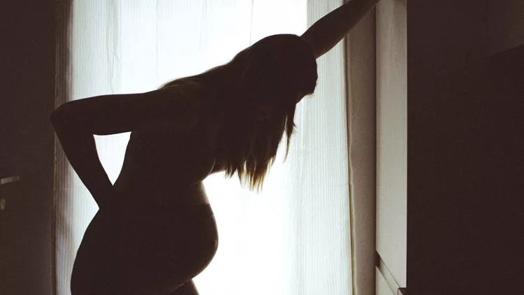 μαιευτικη βια