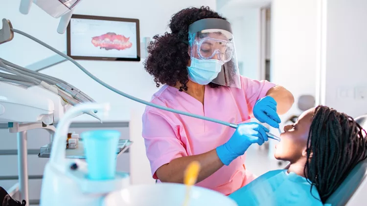 Aνατροπή: Οι οδοντίατροι θα καθορίζουν ποιοι θα κάνουν rapid test - Τι προβλέπει το ΦΕΚ