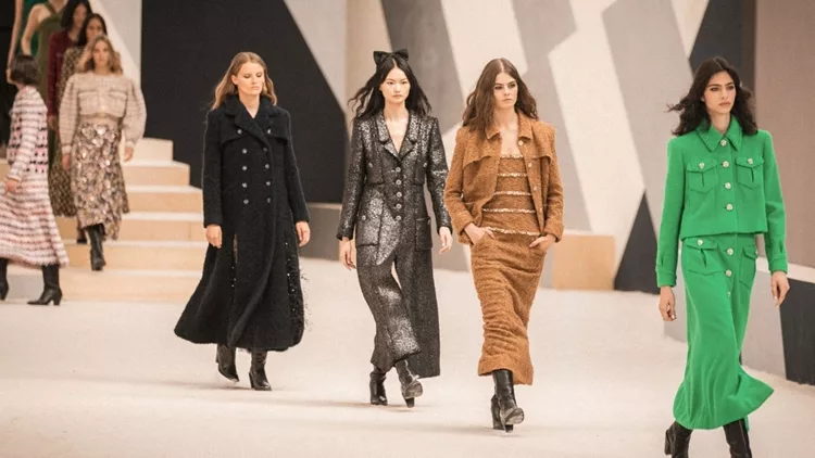 Όσα ξεχωρίσαμε από την Haute Couture FW 2022/23 συλλογή της Chanel