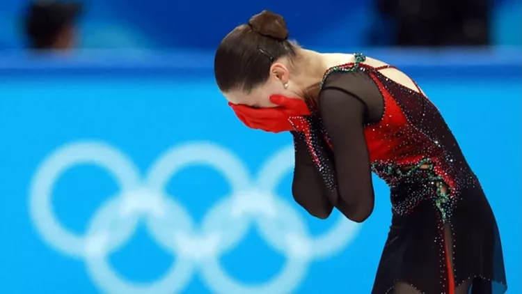 Καμίλα Βαλίεβα: Ξέσπασε σε κλάματα η 15χρονη αθλήτρια - Εκτός μεταλλίων στο ατομικό με δύο πτώσεις [Εικόνες - Βίντεο]