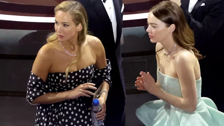 Jennifer Lawrence - Emma Stone