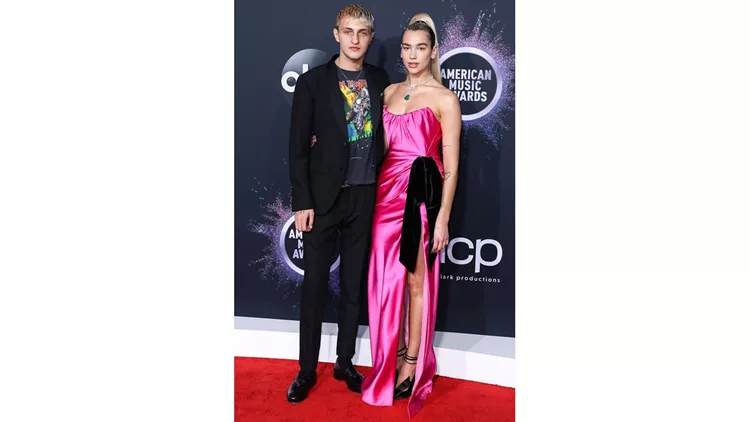 Dua Lipa | Οι τρυφερές ευχές στο σύντροφό της, Anwar Hadid για τα γενέθλιά του