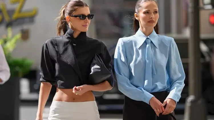Οι ντραπέ μπλούζες είναι η νέα ανερχόμενη τάση στη μόδα του 2025