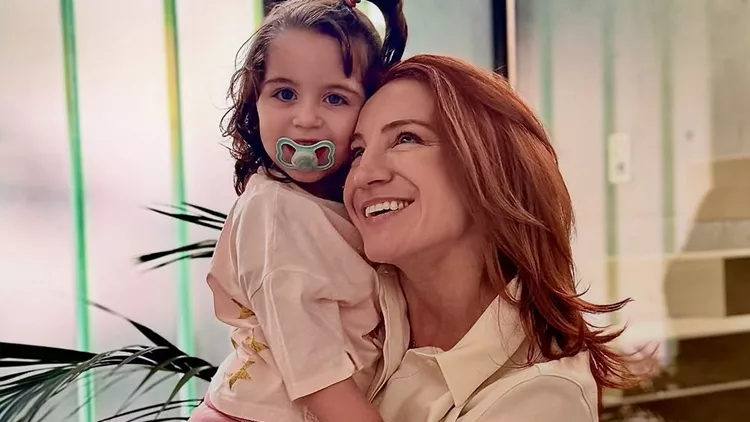 Η Στεφανία Γουλιώτη με την τηλεοπτική της κόρη στο maestro