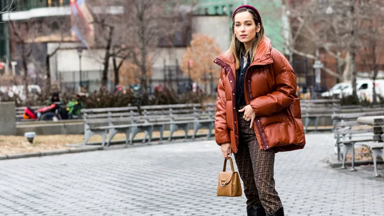 Η μεγαλύτερη τάση του χειμώνα | 3 σχέδια του puffer jacket φορούν οι πιο ενημερωμένες fashionistas