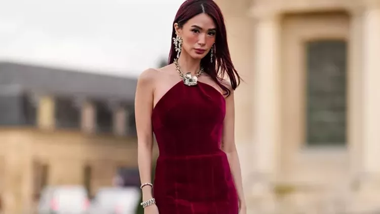 Τα βελούδινα φορέματα που θα αναβαθμίσουν το γιορτινό σας ντύσιμο