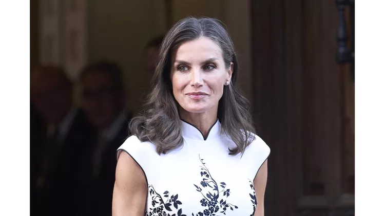 Η βασίλισσα Letizia με το ιδανικό Massimo Dutti φόρεμα για τις γιορτές