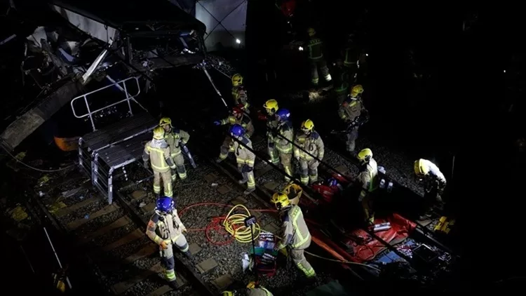 ΣΥΓΚΡΟΥΣΗ ΤΡΕΝΩΝ