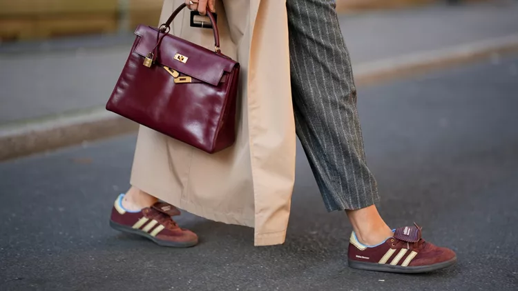 5 ρετρό sneakers που επιστρέφουν δυναμικά στη μόδα το 2025