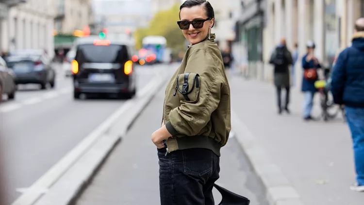 Το σουέτ bomber jacket από την Pink Woman που θα φοράμε την άνοιξη