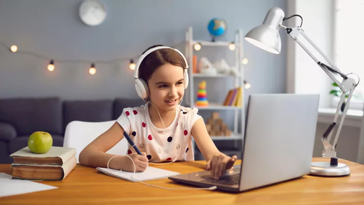 kid studying online