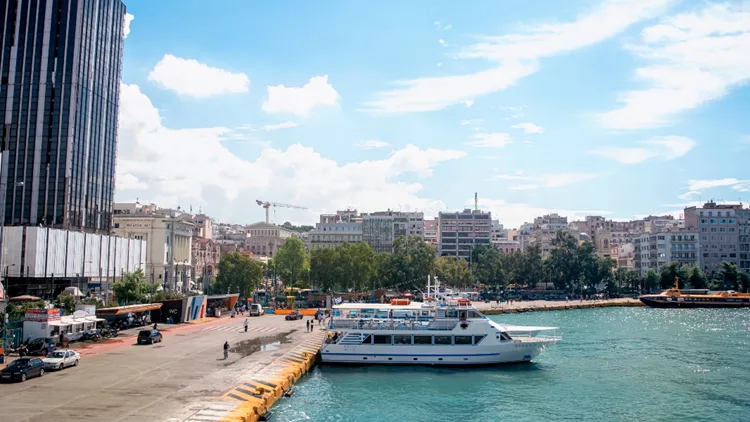 Κορονοϊός: Έξαρση της πανδημίας με επίκεντρο τους νέους - Ισχυρή σύσταση για self test στην επιστροφή από τα νησιά