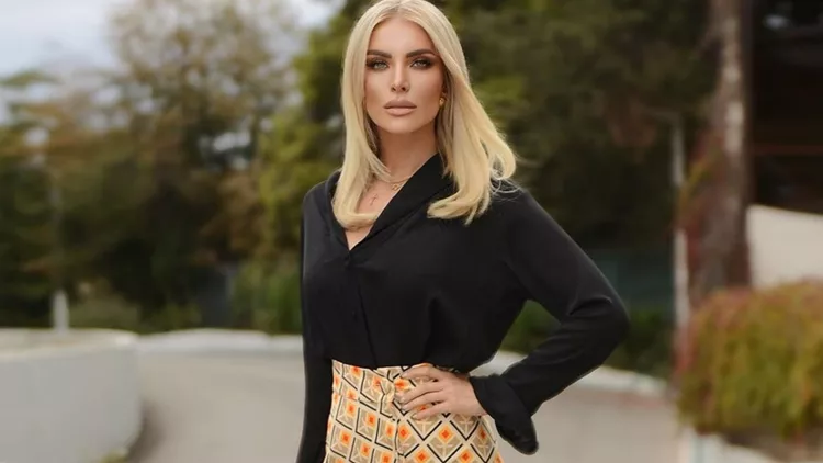 Το ιδιαίτερο leather παλτό της Κατερίνας Καινούργιου θα στρέψει όλα τα βλέμματα πάνω σου